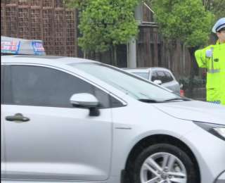 以雨为令！武汉交警全员动员疏堵保畅、应急救援