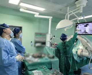 男子因车祸致颈椎多发骨折，江夏这家医院多学科联动紧急施救