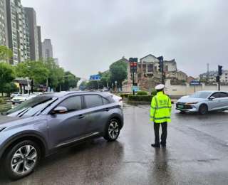 “粽”情守护，警暖江夏