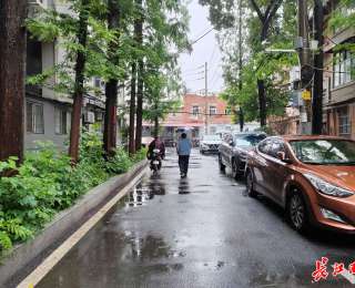 暴雨中的武汉，城市运转如常