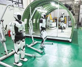 “荆楚”人形机器人上了武昌户口 预计三季度可陆续上岗