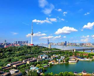 力争开工亿元以上产业项目480个，武汉五大优势产业总规模2025年剑指2万亿