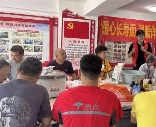 一碗长寿面煮出邻里情