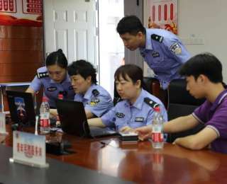 考试季将至，武汉市建港中学来了“知音”办证员