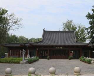 武汉东湖荷园：千荷绽新姿，美景迎客来