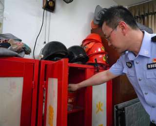 武汉东西湖警方开展考前安全大检查