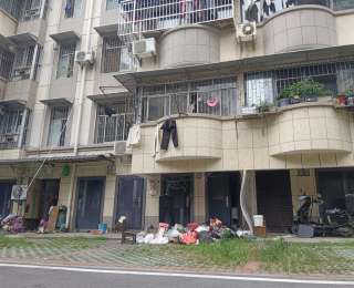 极目帮办|独居老人囤废品影响邻居生活，社区承诺尽量协调并帮忙清理