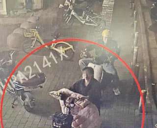 女子“幸运”地推走一辆未锁的电动自行车，结果被传唤到派出所