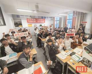 “这节课我们不讲数学！”教师夫妻高考前最后一课让学生红了眼眶
