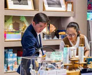 把千年鹤影“装”进游客行囊 黄鹤楼文创产品年销百万件背后的诗意转身
