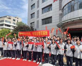 熟悉的铃声换了，不少高三学生红了眼眶
