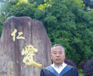 51岁“学霸大叔”今年本科毕业，还要去读研！刚刚把400多斤书寄回家