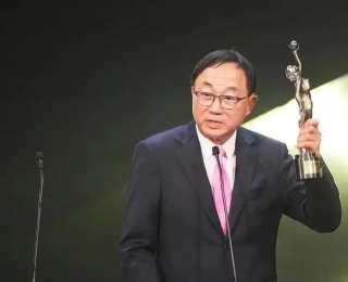 82岁影帝许冠文获博士学位！曾直言已安排好后事