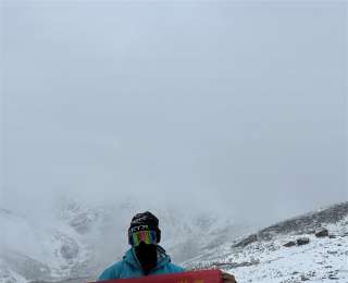 大学生登5210米雪山为考生送祝福，网友点赞很新奇