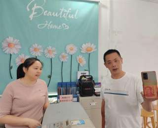 同一日，两位社区居民平凡善举暖人心