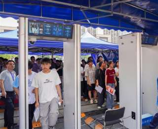 探访武汉高考考点：全面推行考场实时智能巡查，各校已做好防雨准备