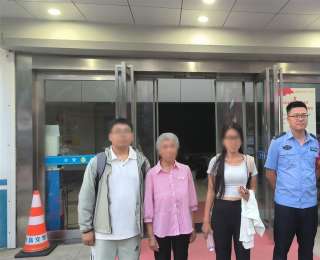 武汉热心市民捡到一部手机交给民警，意外帮助成都女子找到独自去杭州旅游失联的母亲