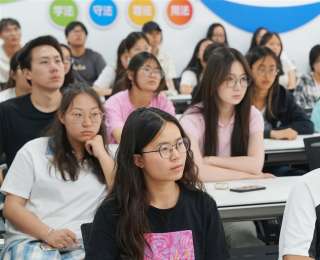 江苏常州：走进大学校园，开展见义勇为宣传讲座