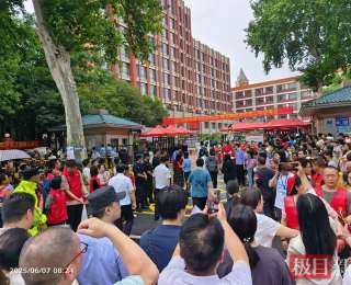武汉多校教师暖心送考：击掌拥抱间，护航青春考场
