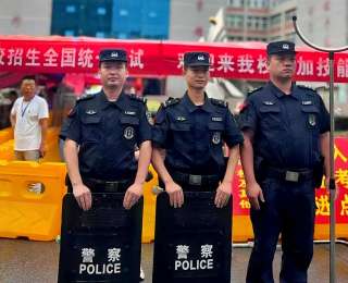 蔡甸公安全程“陪考”，3493名考生逐梦路上警徽闪耀