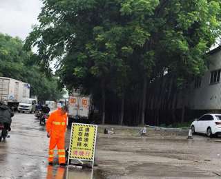 风雨高考路，环卫 “橙” 守护