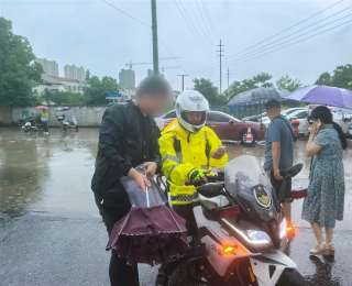 急！两名考生接连走错考场；喜！新洲警方护送“转场”