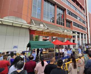 考场内执笔追光，考场外全力守护，2025年高考首日硚口“屏住呼吸”