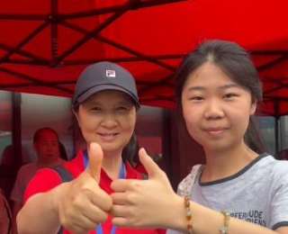 退休前最后一班岗，她说：总想多陪孩子们一会儿