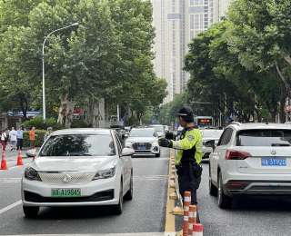 “一考点一专班”“一考点一方案”！武汉交警全力以赴助力护考