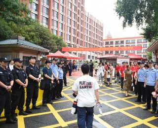 雨中迎来高考第一天，江岸公安交出这份平安答卷