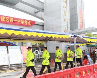 高考期间暴雨来袭，武汉黄陂公安风雨无阻护梦前行