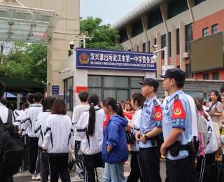 江汉公安护航3766名学子高考路