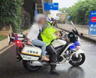 汉警快骑，出发！武汉光谷交警连续帮助2名考生取回证件