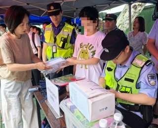 高考日身份证被锁车库急坏考生，街道携手民警上演“紧急救援”