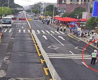 双胞胎考前拿错准考证急坏家长，交警12分钟火速送证解困