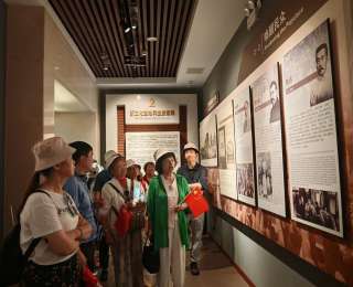 移动课堂开进革命纪念馆，社区群干收获满满