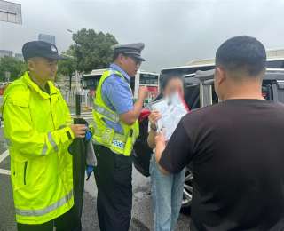 暖心承诺如期兑现！交警全程护航受伤考生