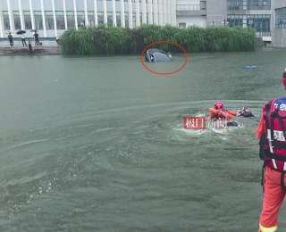 男子乘网约车面试被司机送进湖里，他说：不管面试结果如何，都会坦然面对