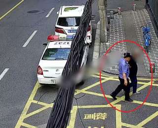 10元一公斤，小偷瞄准小区消防水枪头作案，被警方快速擒获