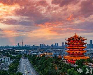 黄鹤楼现绝美晚霞景致