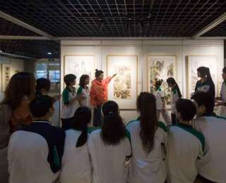 用艺术搭建心灵沟通的桥梁，武汉市听障人士艺术作品展温暖开幕