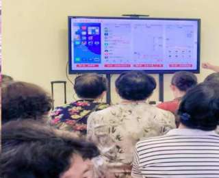 孝老爱亲|“数字反哺”助力移风易俗，江夏金水社区举办智能助老活动引领孝亲新风尚