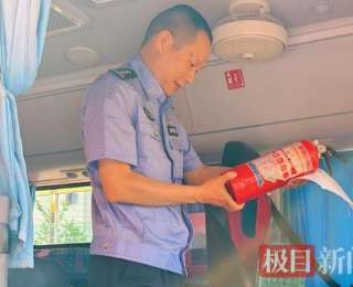 湖北随州公安交警开展校车安全“大检查”