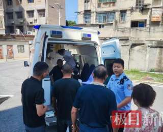 嘉鱼一老人误将农药当酒喝，警车秒变“救护车”
