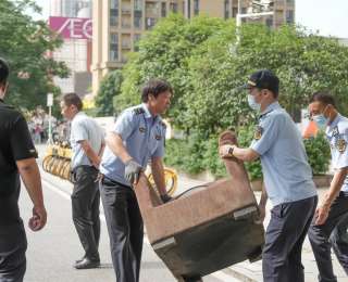 清障行动让城市更畅通，东西湖精细“绣花”焕新颜