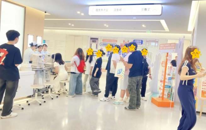 高考生摘镜热潮涌动 专家提醒：个性化定制是安全清晰关键