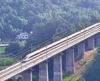 商业运营时速瞄准400公里 全球最快高铁在湖北试跑半个月