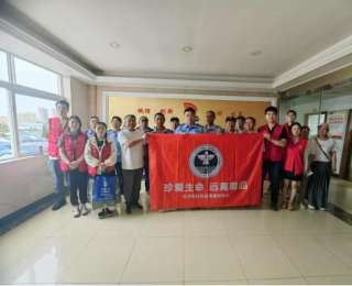 禁毒宣传进市场，筑牢安全防护网