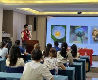 禁毒宣传进企业，筑牢源头“防火墙”
