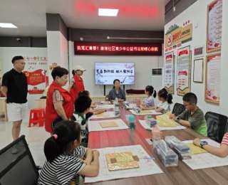墨香飘社区，能人展风采！游湖社区公益书法课堂正式开课